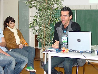 Experte gibt Schülern der Übungsfirma wertvolle Tipps